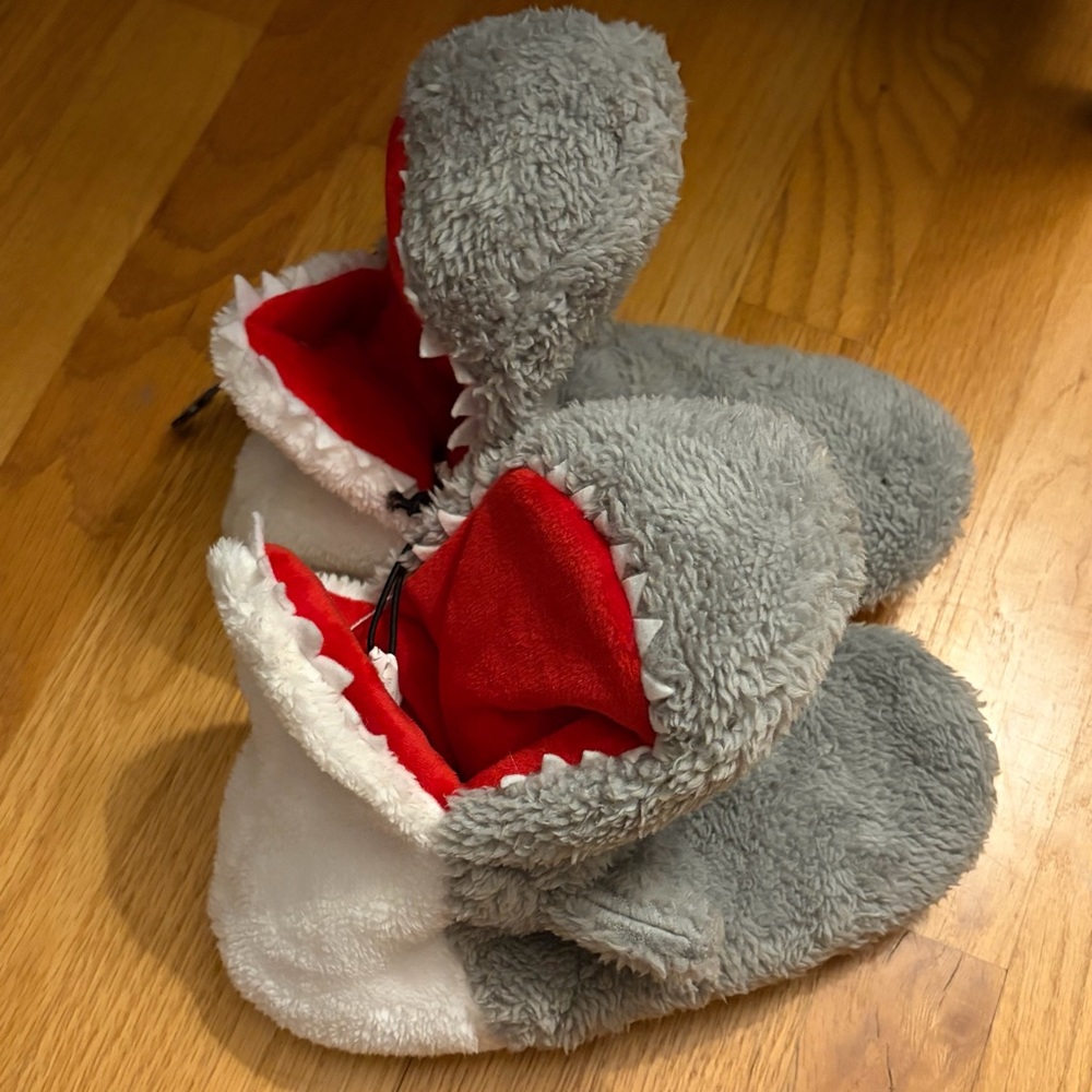 NWT•Boys’ Shark Slippers | Size XL (4-5)